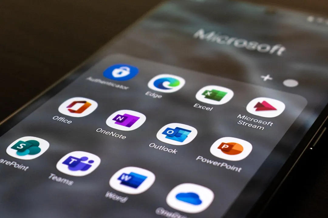 Gözünüzle Bilgisayar Kontrolü Geliyor: Microsoft’un Akıllı Lens Devrimi