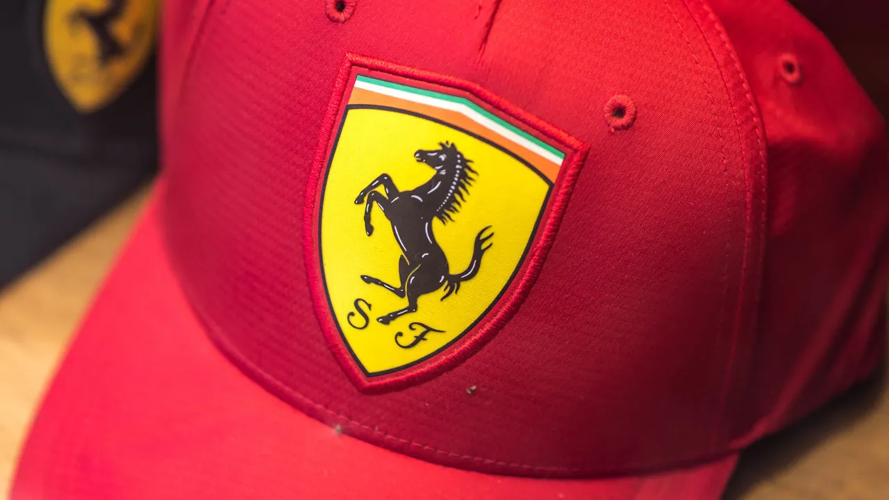 Lüksün Sembolü: Ferrari, Maserati ve Diğer Yüksek Performanslı Markaların Amblem Hikayeleri
