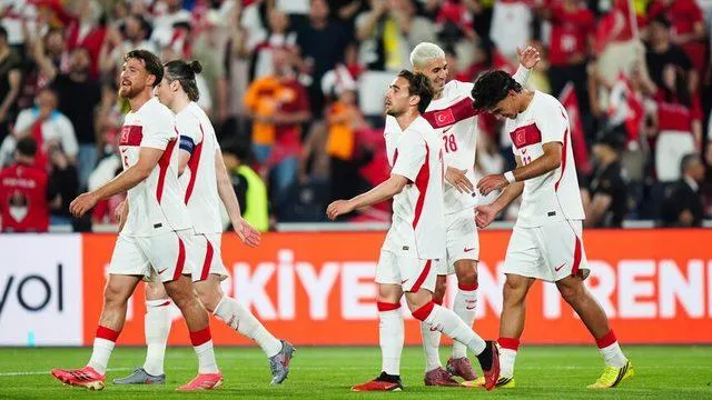 TRT 1'den Dünya Kupası Heyecanı: Türkiye-Paraguay Maçı Canlı Yayın Detayları ve İzleme Rehberi