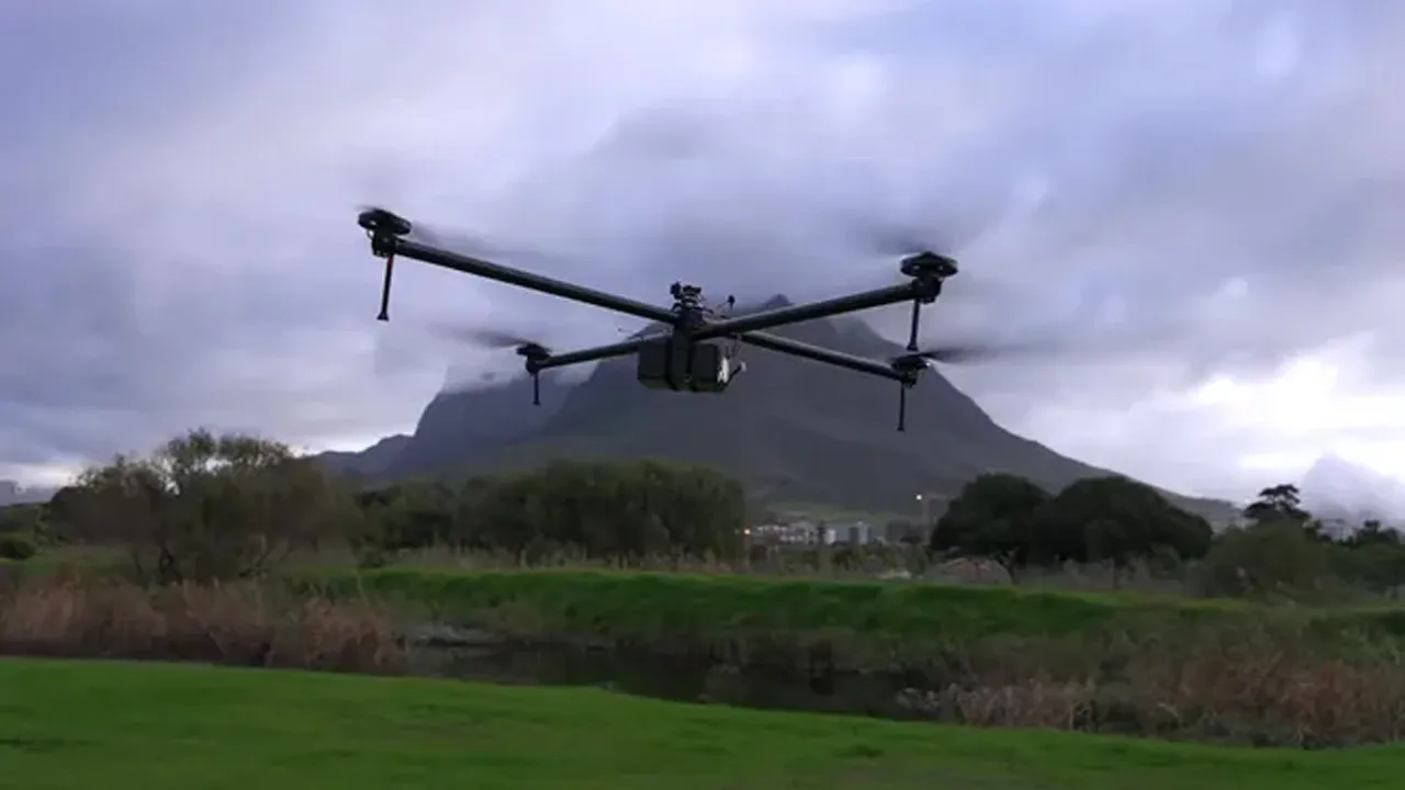 Luke Bell, Cape Town’da 4 Saat 21 Dakika Süreyle Dron Rekoru Kırdı