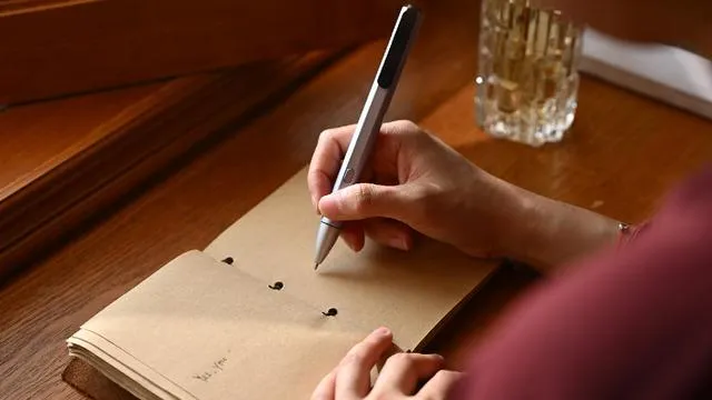 Flowtica'nın Scribe'ı: Ses Kaydı Alabilen Akıllı Kalemle Not Alma Devrimi